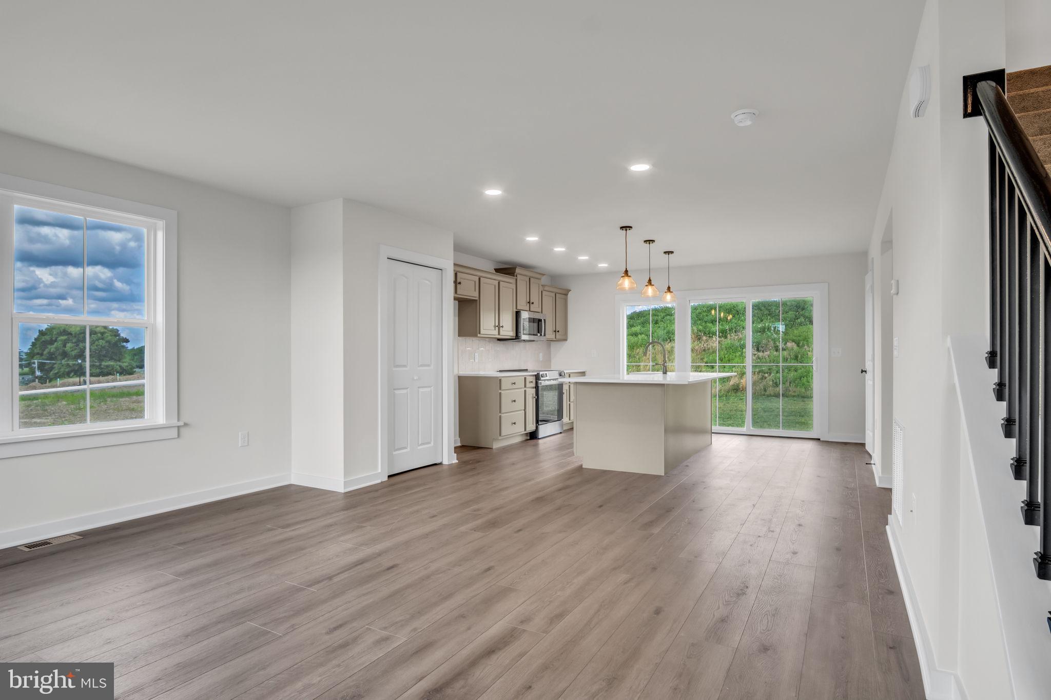 8 MELROSE LANE