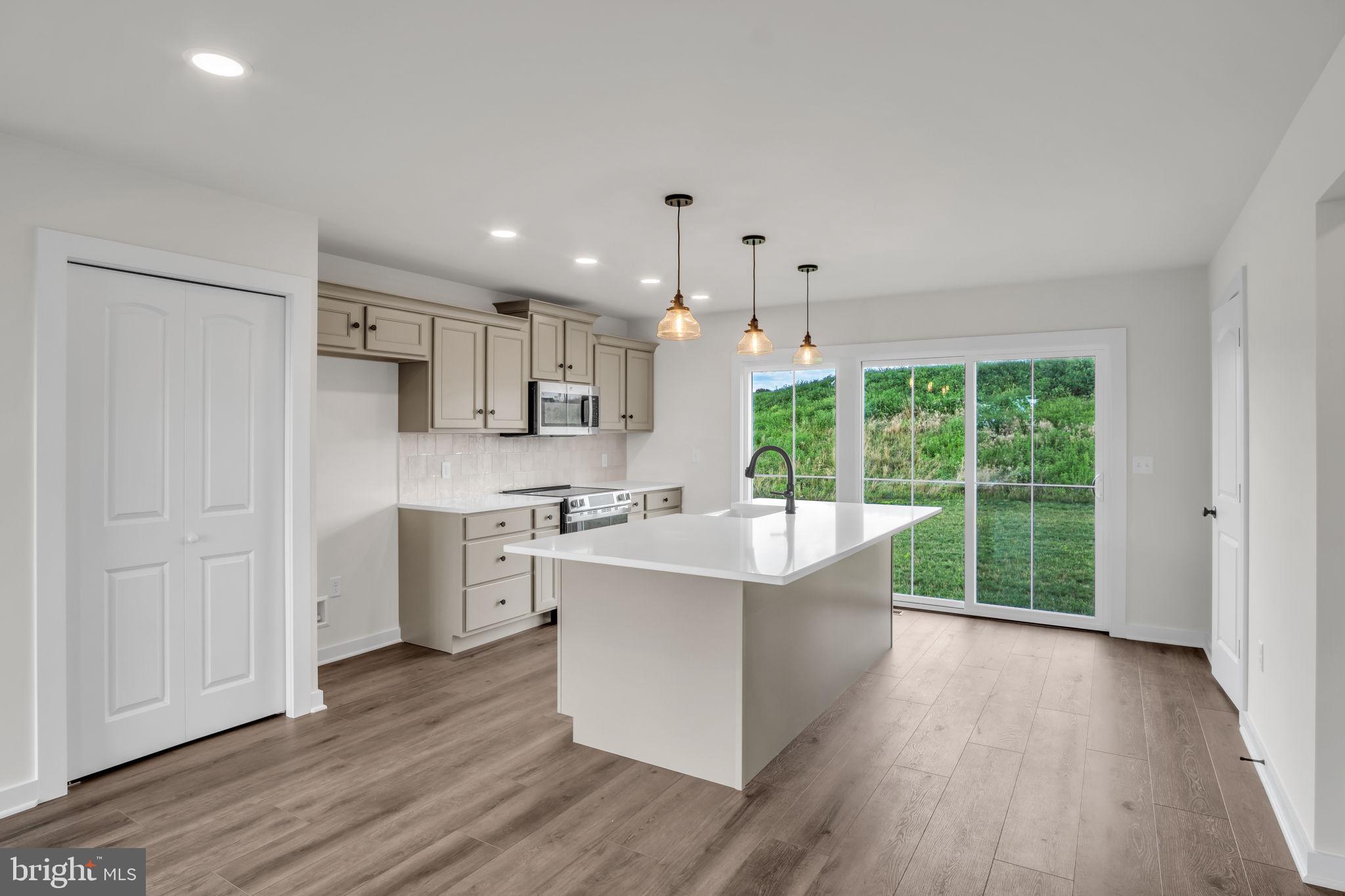 8 MELROSE LANE
