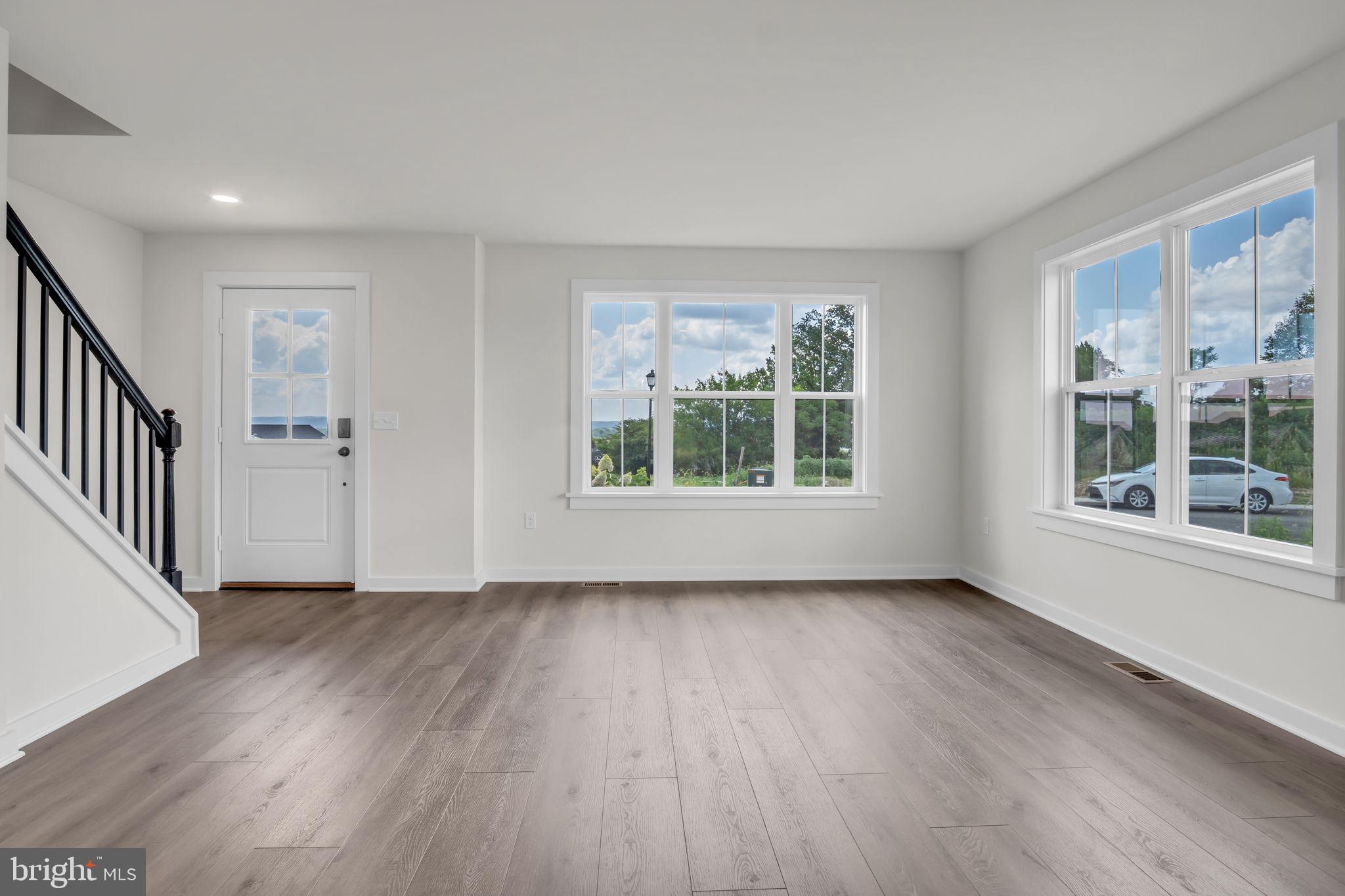 8 MELROSE LANE