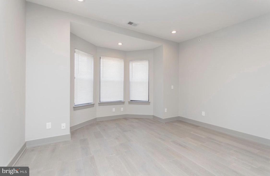 STRAWBERRY MANSION - Residential Income