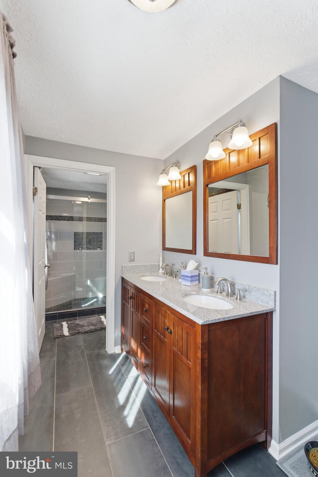 PHILADELPHIA STATION - Residential