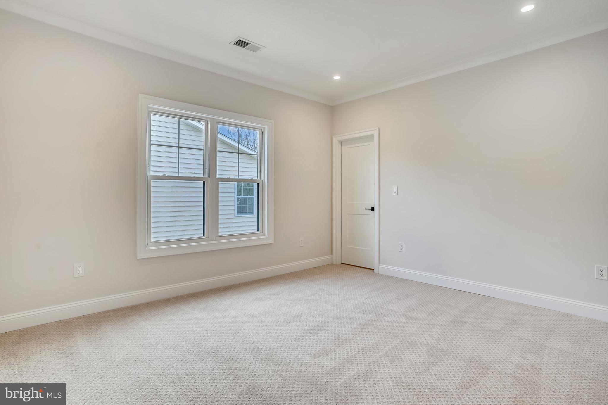 MCLEAN MANOR - Residential