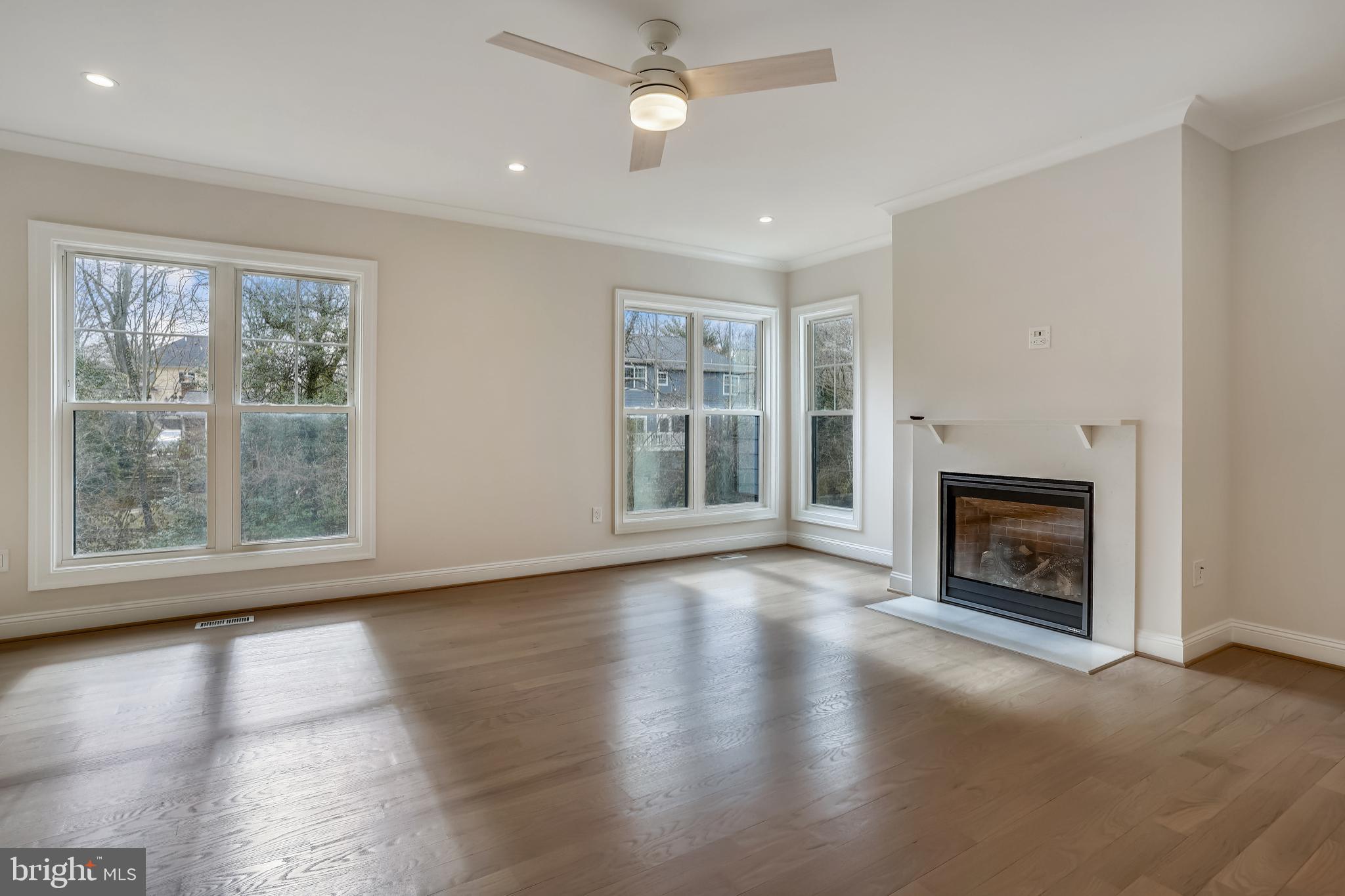 MCLEAN MANOR - Residential