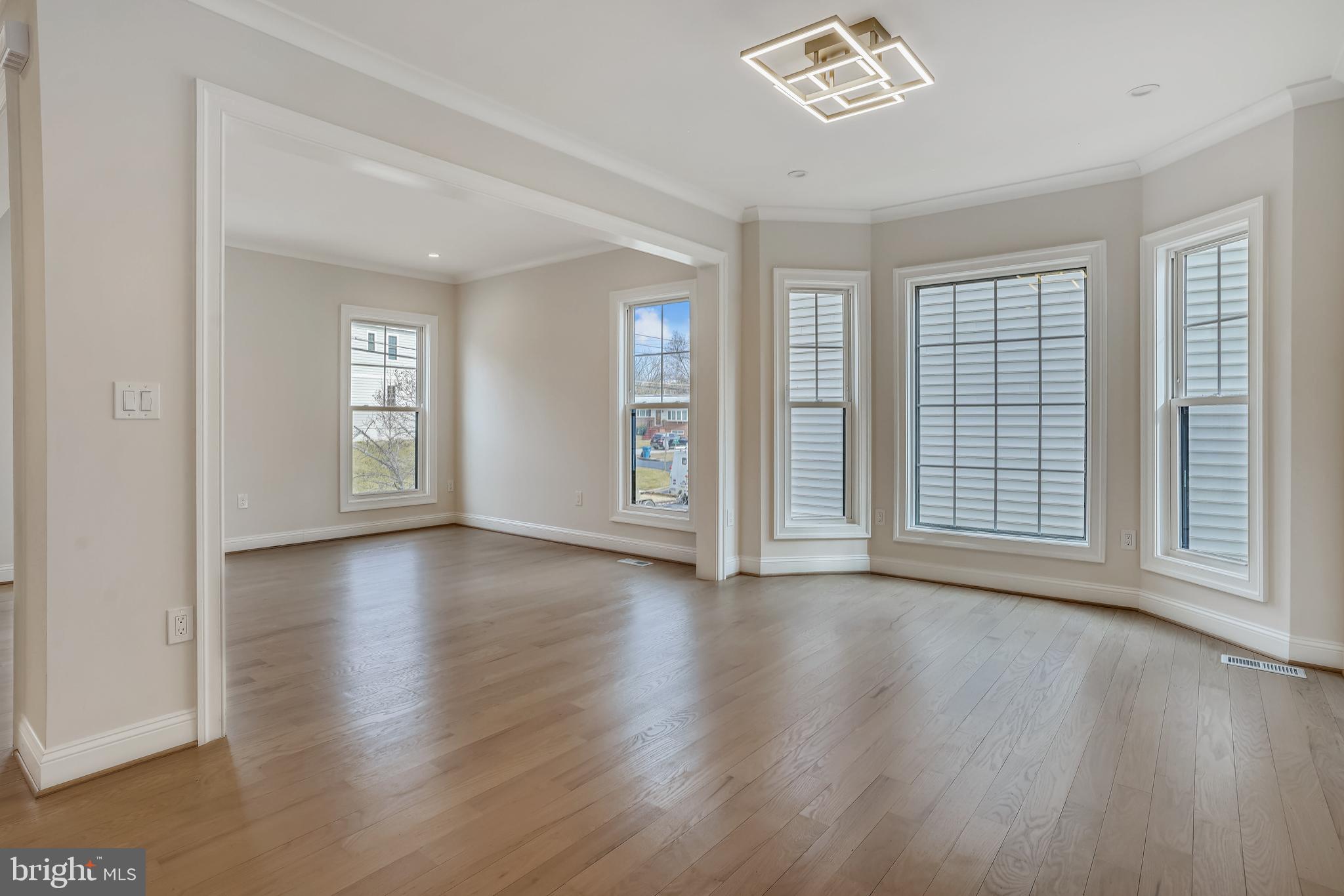 MCLEAN MANOR - Residential