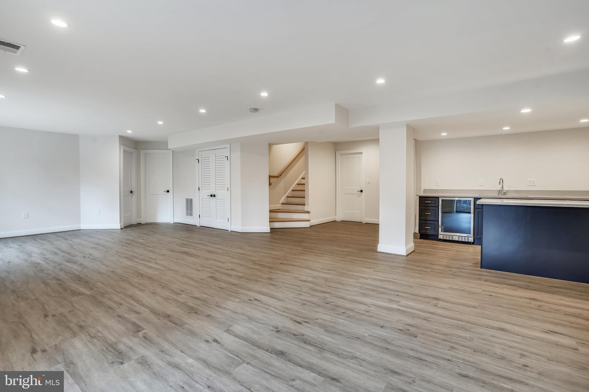 MCLEAN MANOR - Residential