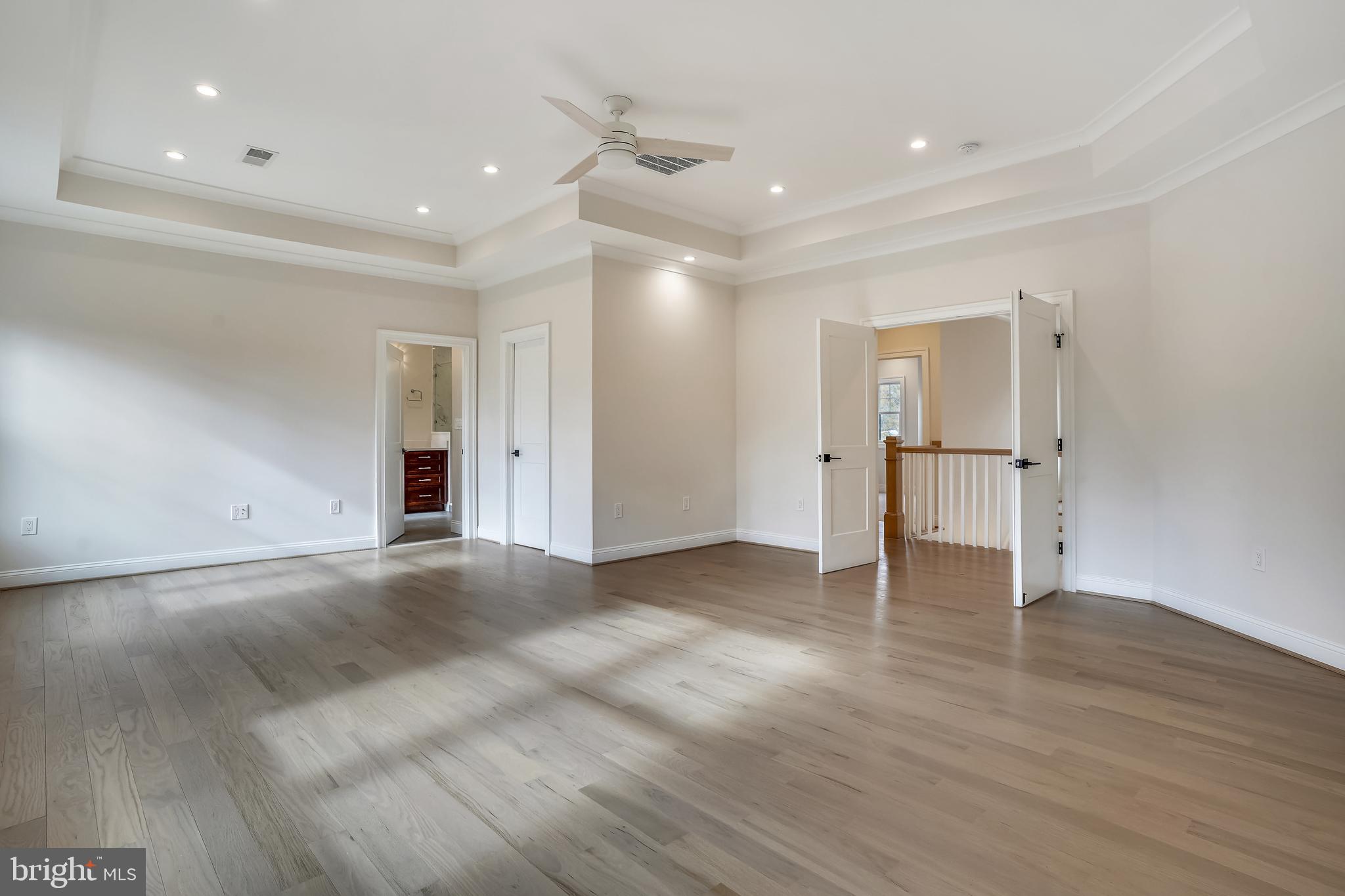 MCLEAN MANOR - Residential