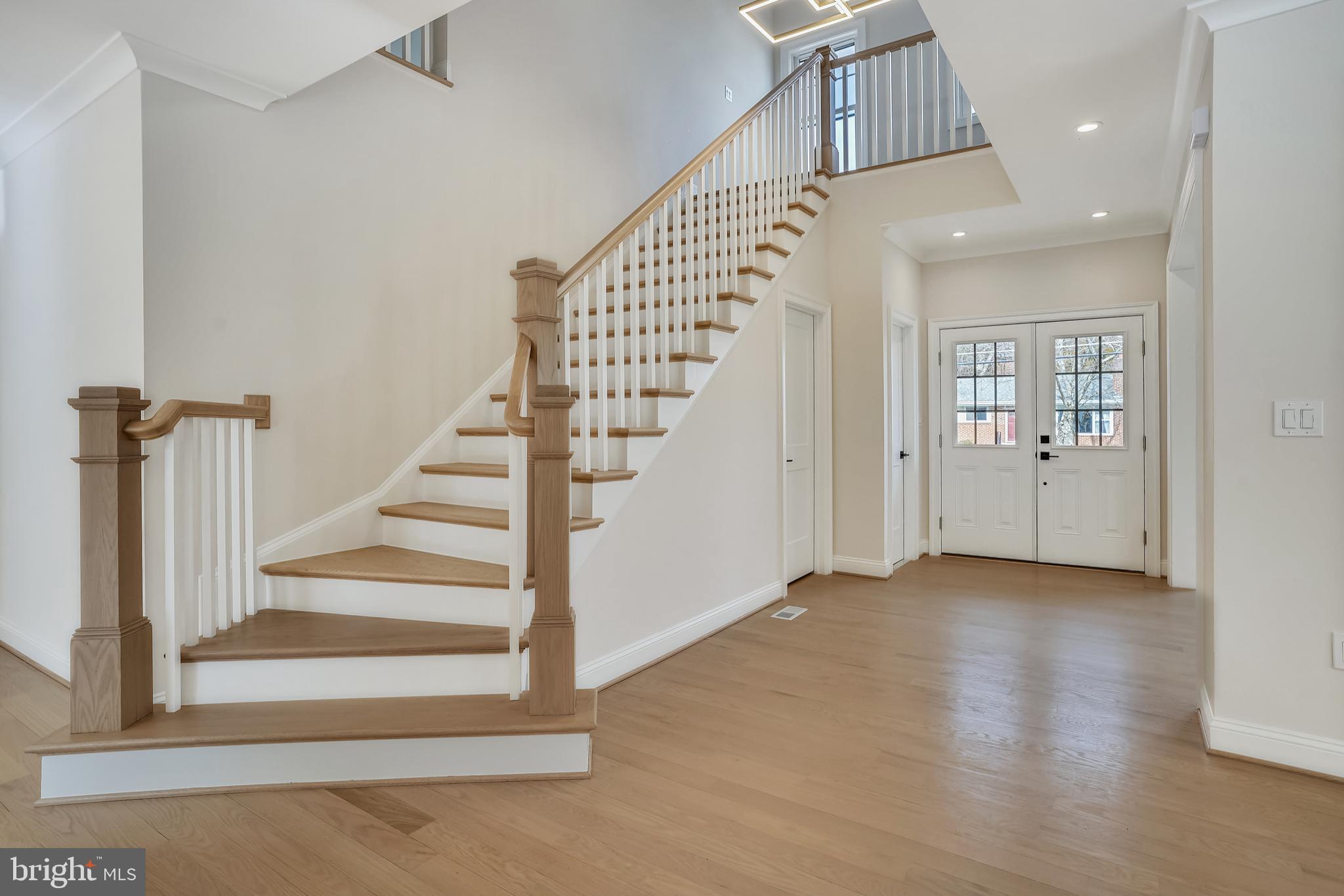 MCLEAN MANOR - Residential