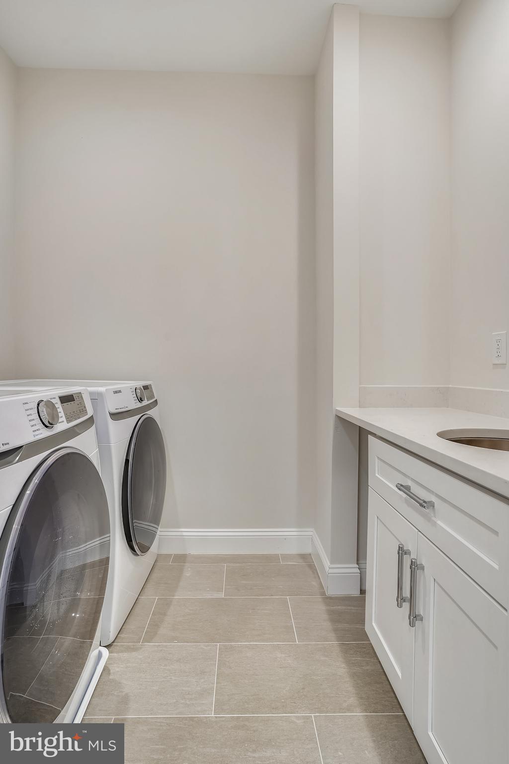 MCLEAN MANOR - Residential