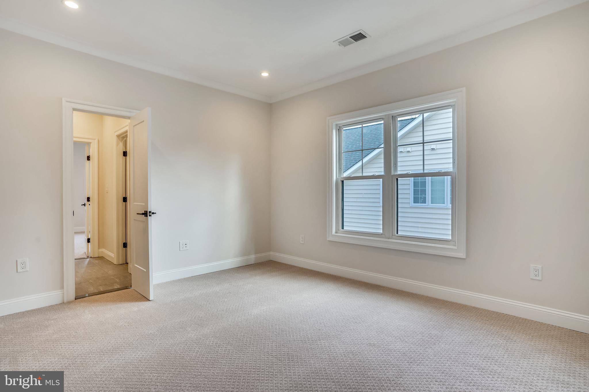 MCLEAN MANOR - Residential