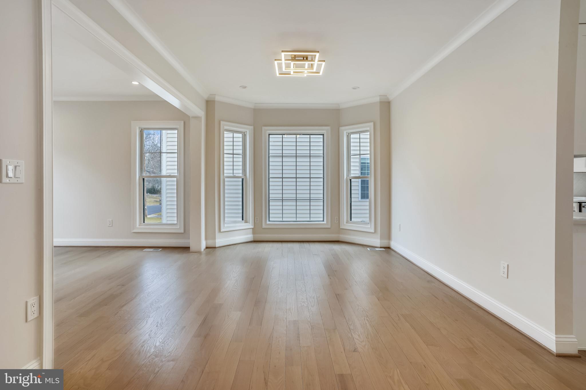 MCLEAN MANOR - Residential