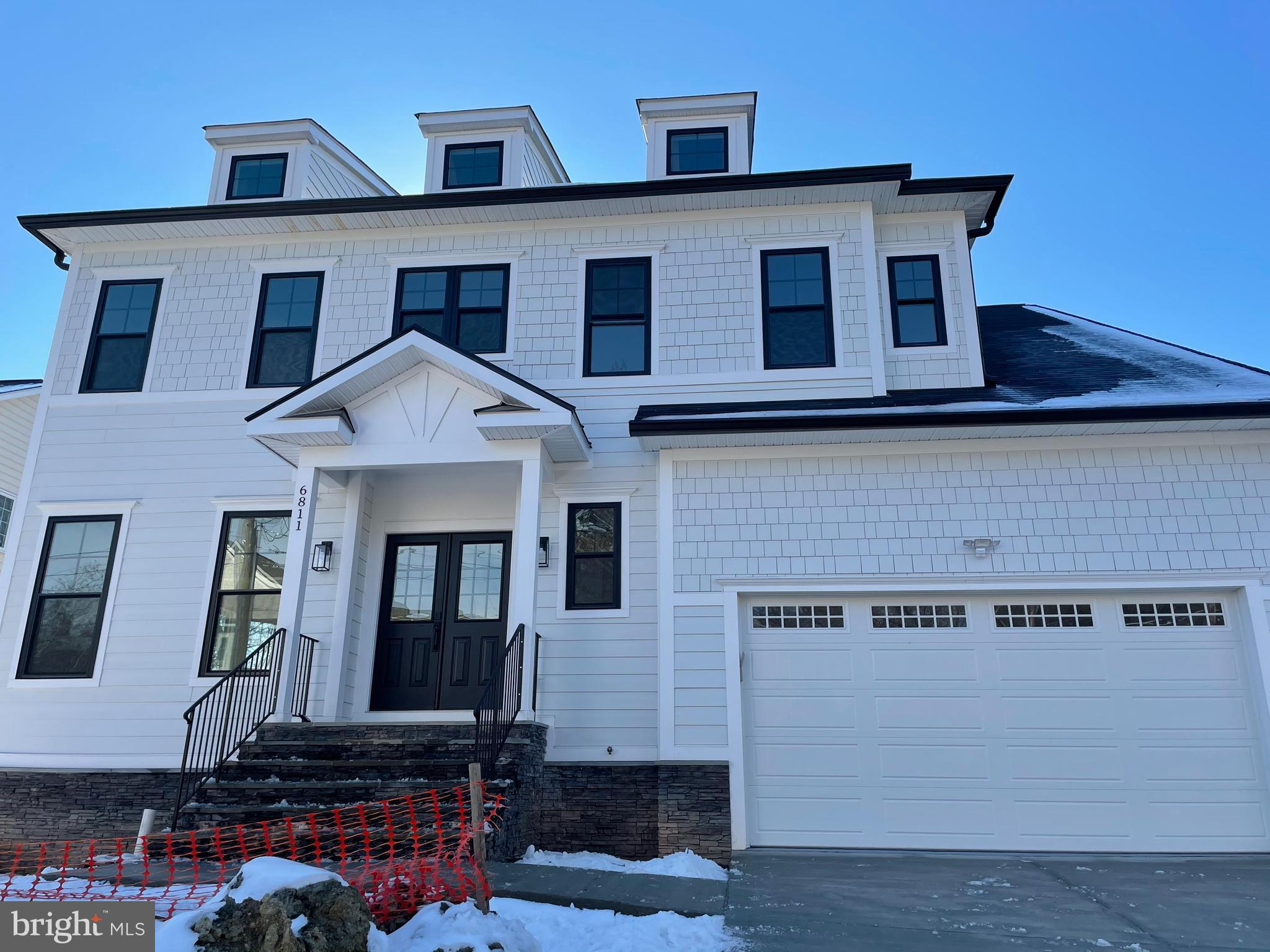 MCLEAN MANOR - Residential