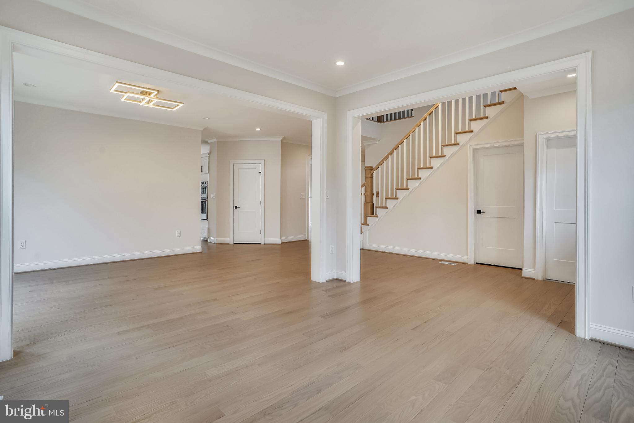 MCLEAN MANOR - Residential