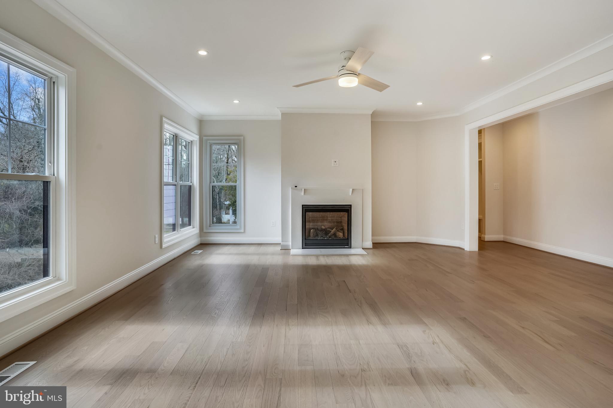 MCLEAN MANOR - Residential