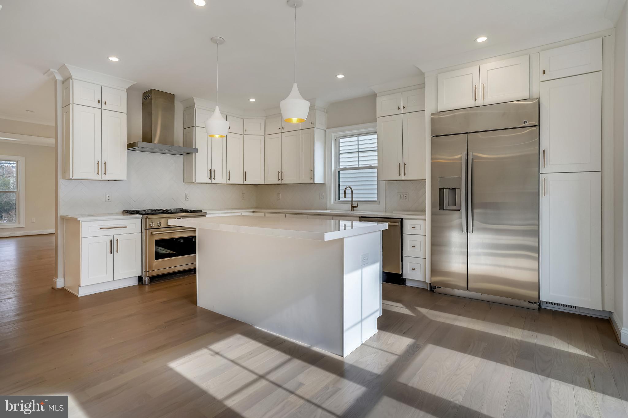 MCLEAN MANOR - Residential