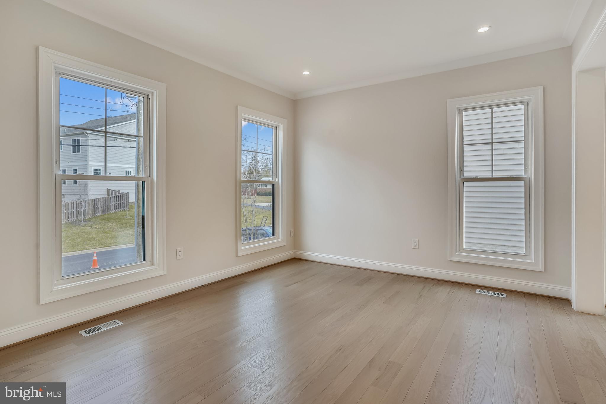 MCLEAN MANOR - Residential