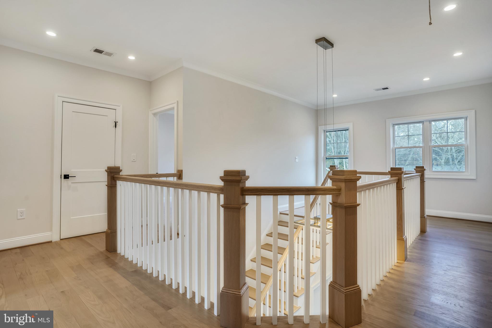 MCLEAN MANOR - Residential