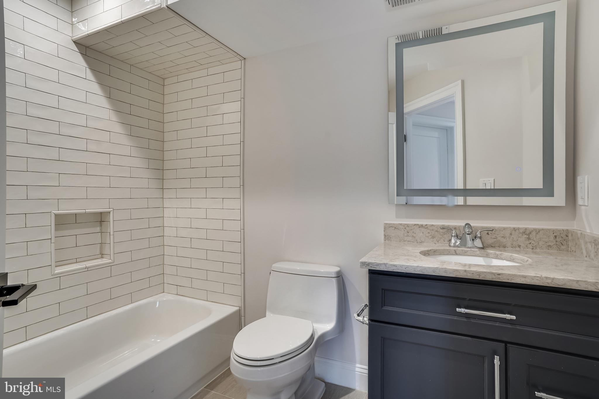 MCLEAN MANOR - Residential