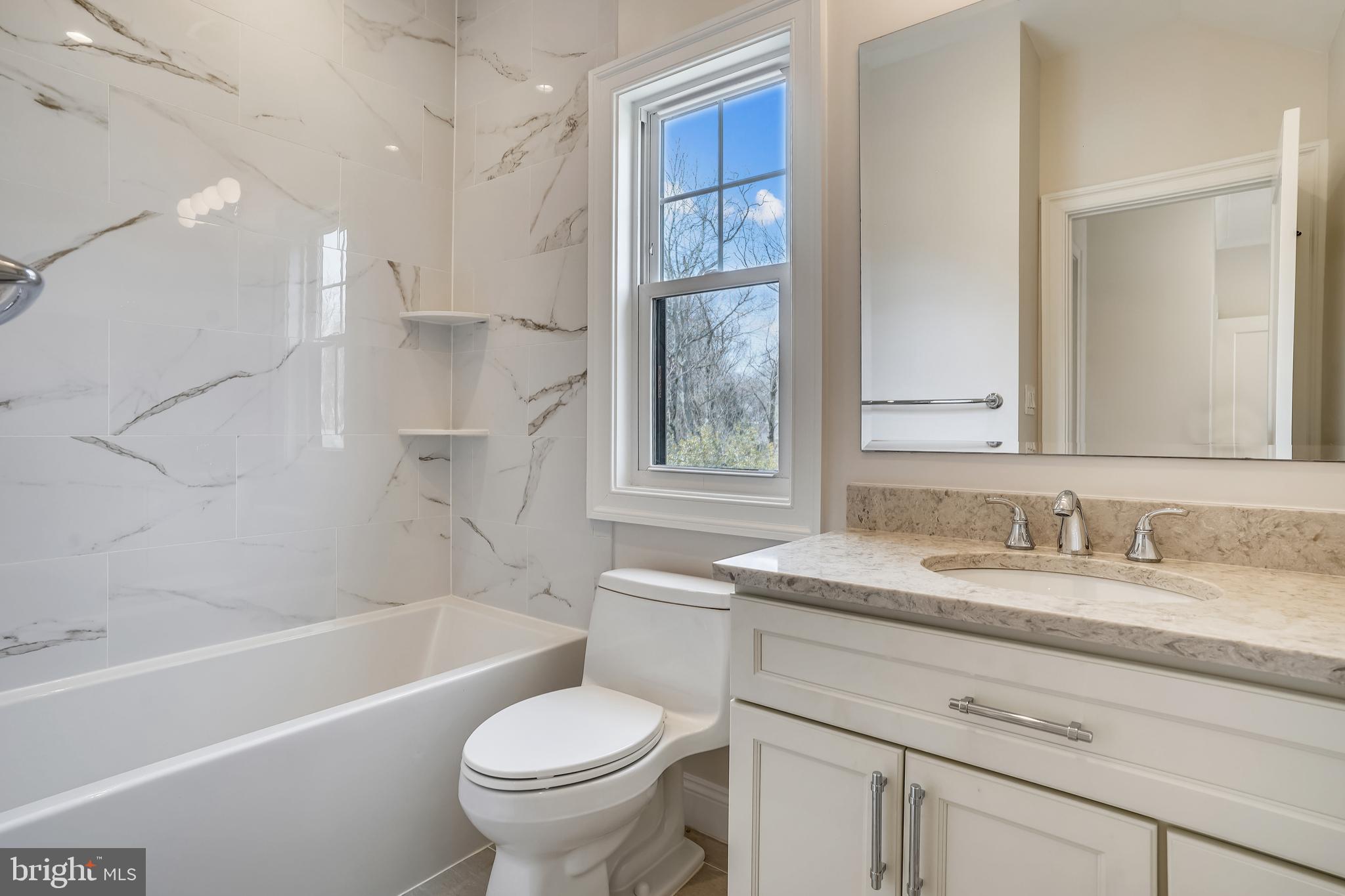 MCLEAN MANOR - Residential