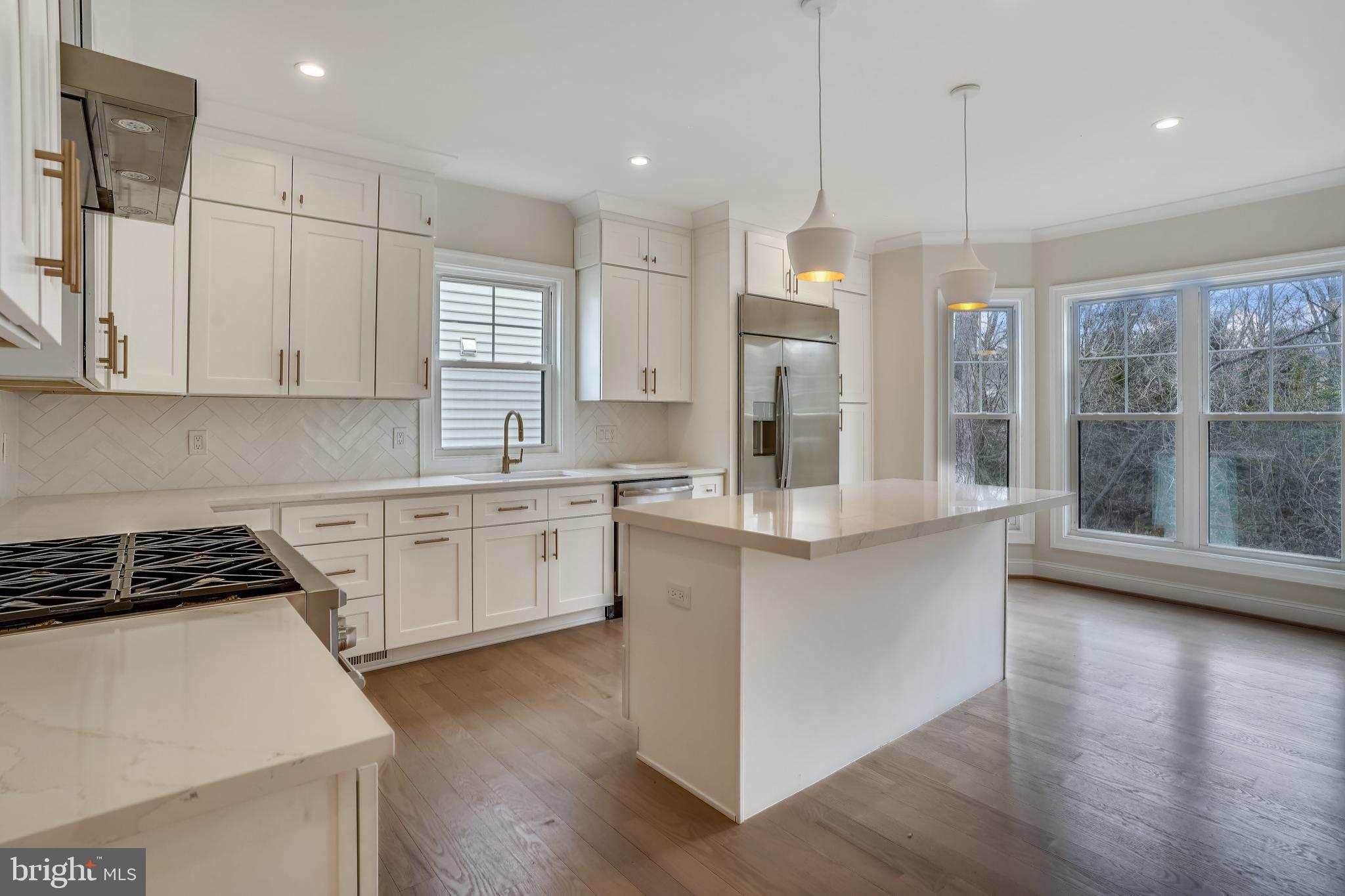 MCLEAN MANOR - Residential