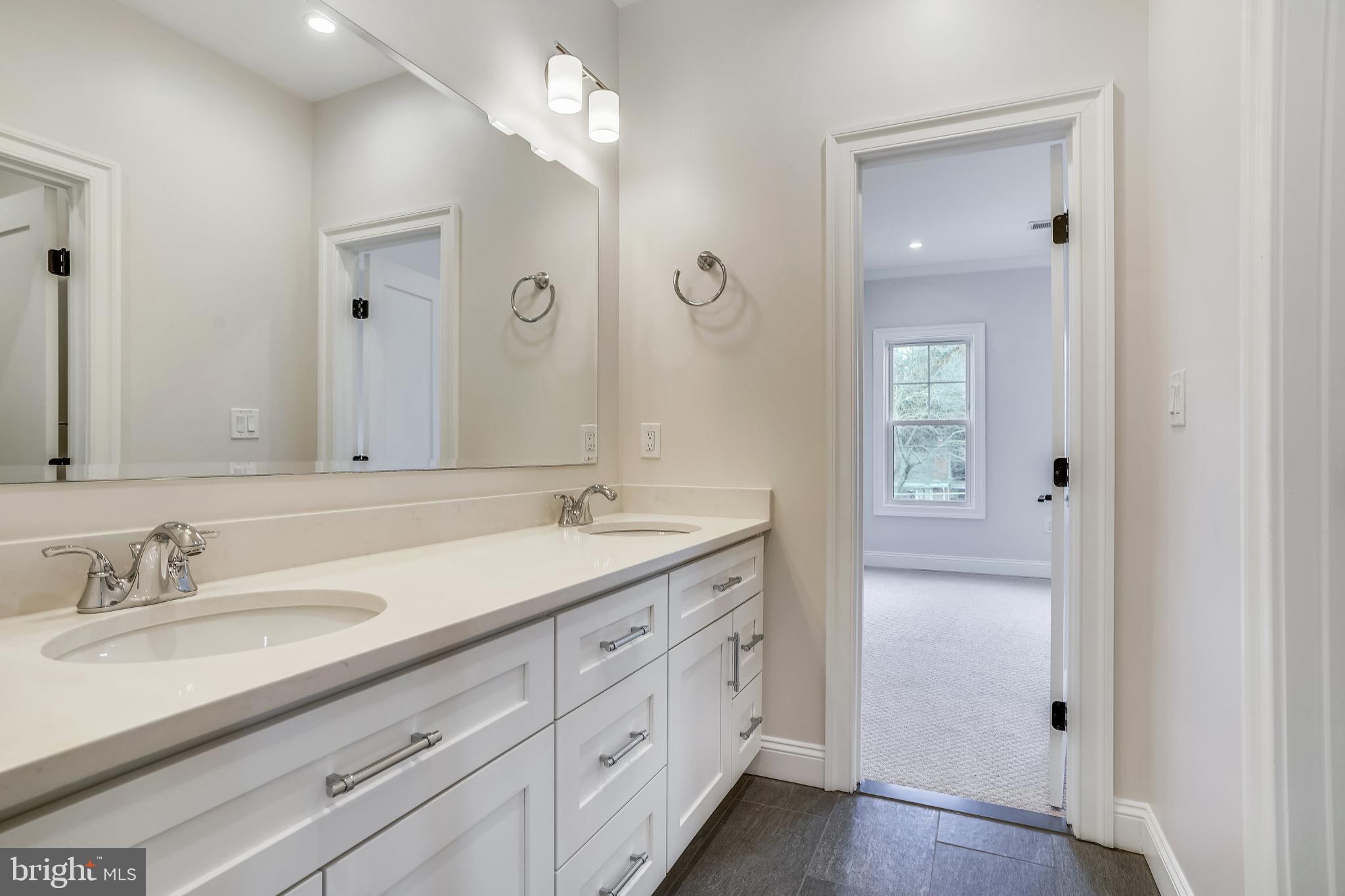 MCLEAN MANOR - Residential