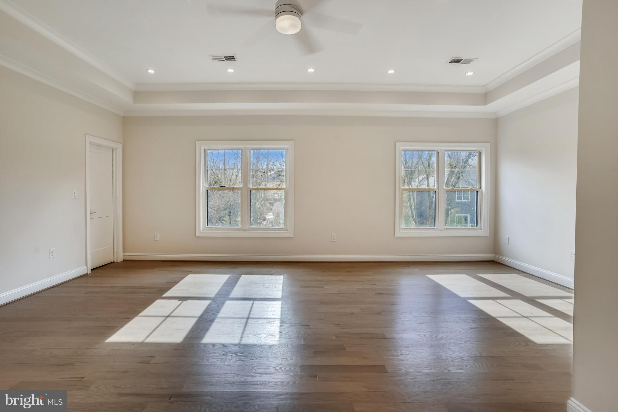 MCLEAN MANOR - Residential