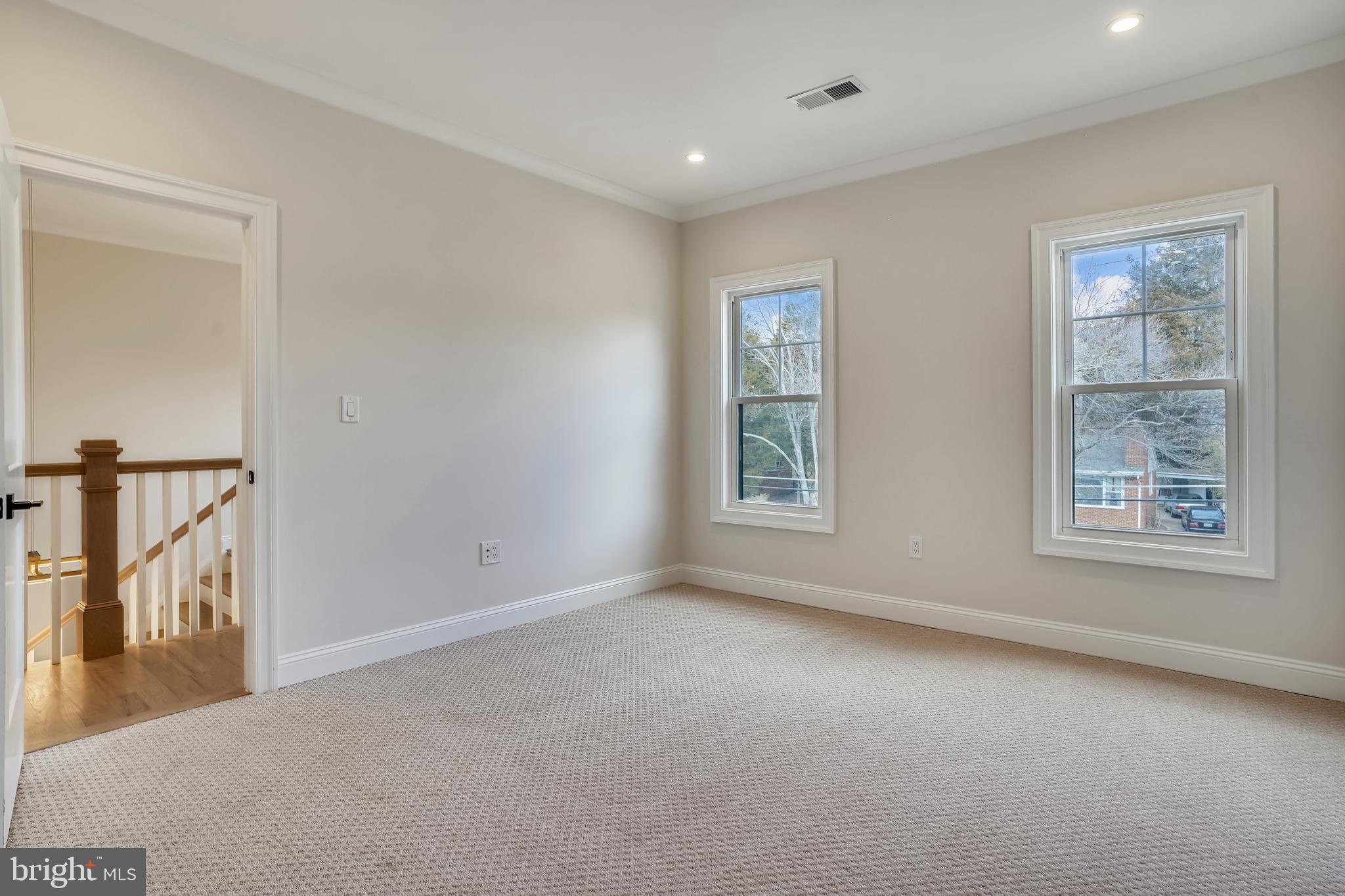 MCLEAN MANOR - Residential