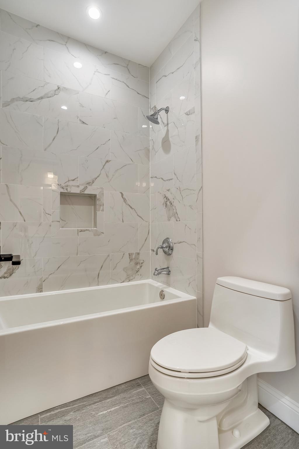 MCLEAN MANOR - Residential