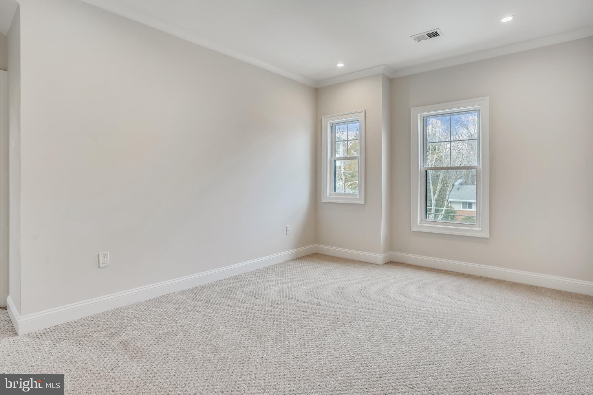 MCLEAN MANOR - Residential