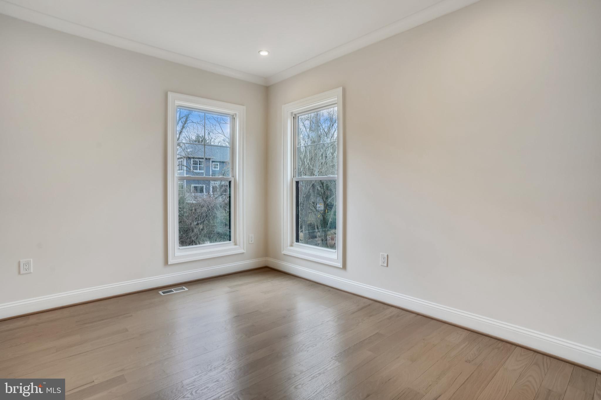 MCLEAN MANOR - Residential