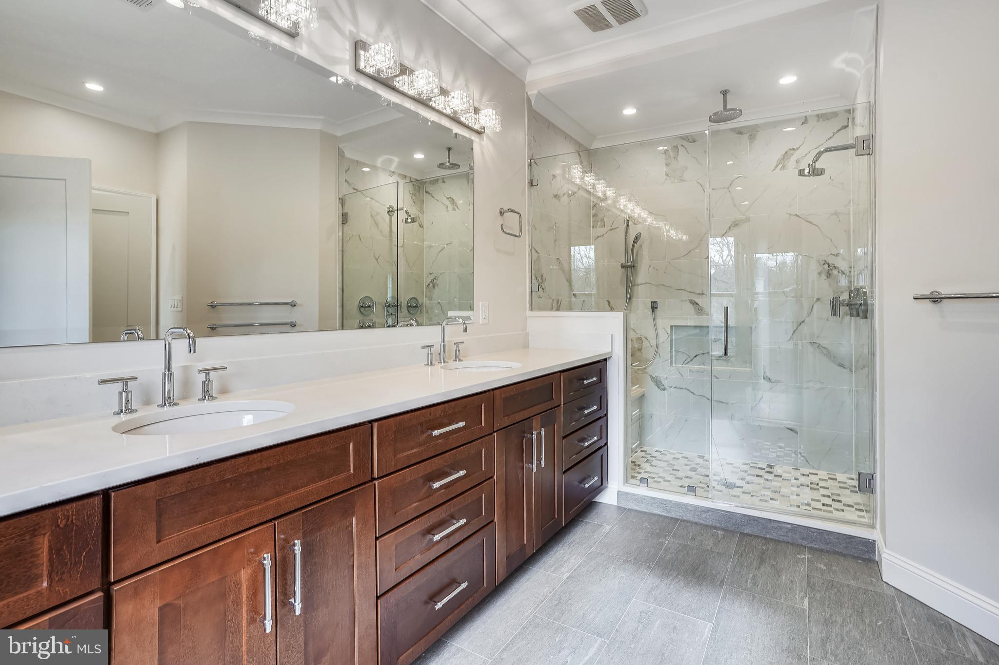 MCLEAN MANOR - Residential