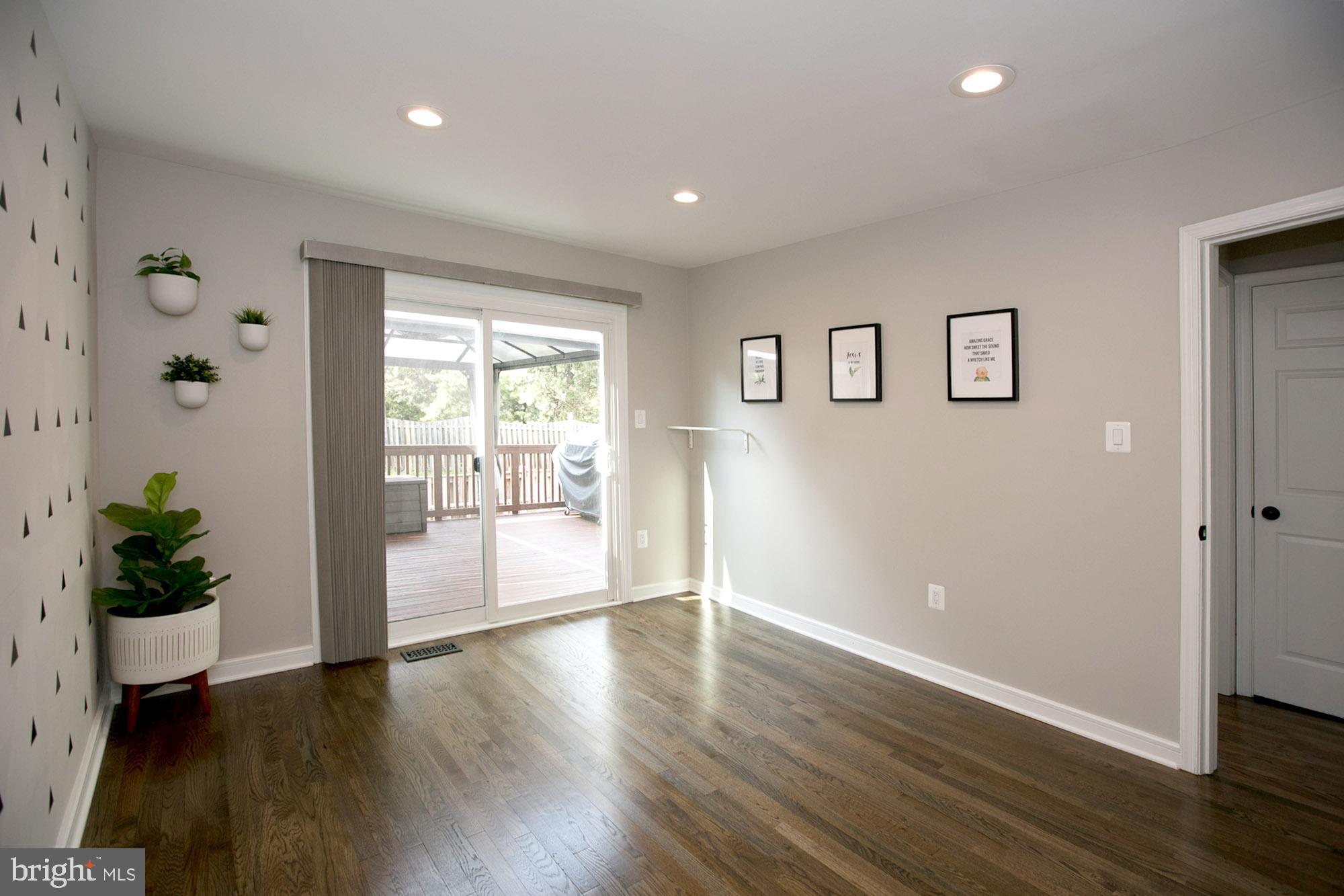 CAROLINE OAKS - Residential