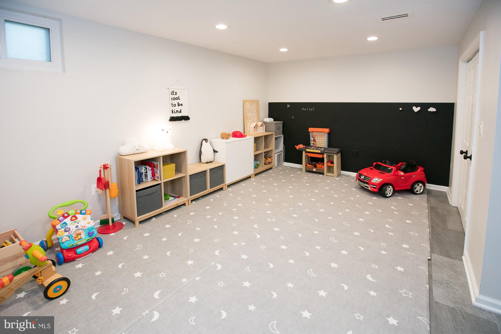 CAROLINE OAKS - Residential