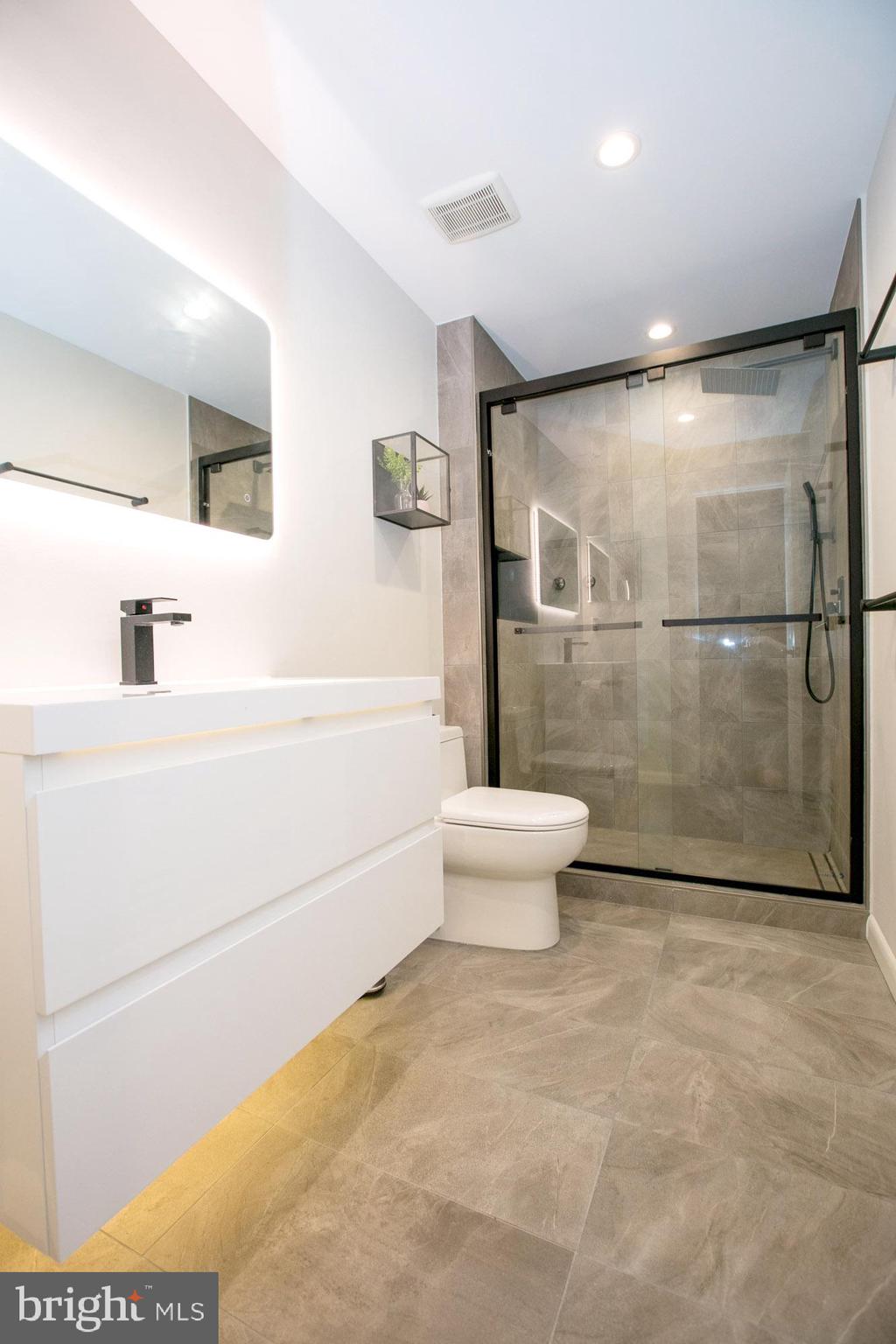 CAROLINE OAKS - Residential