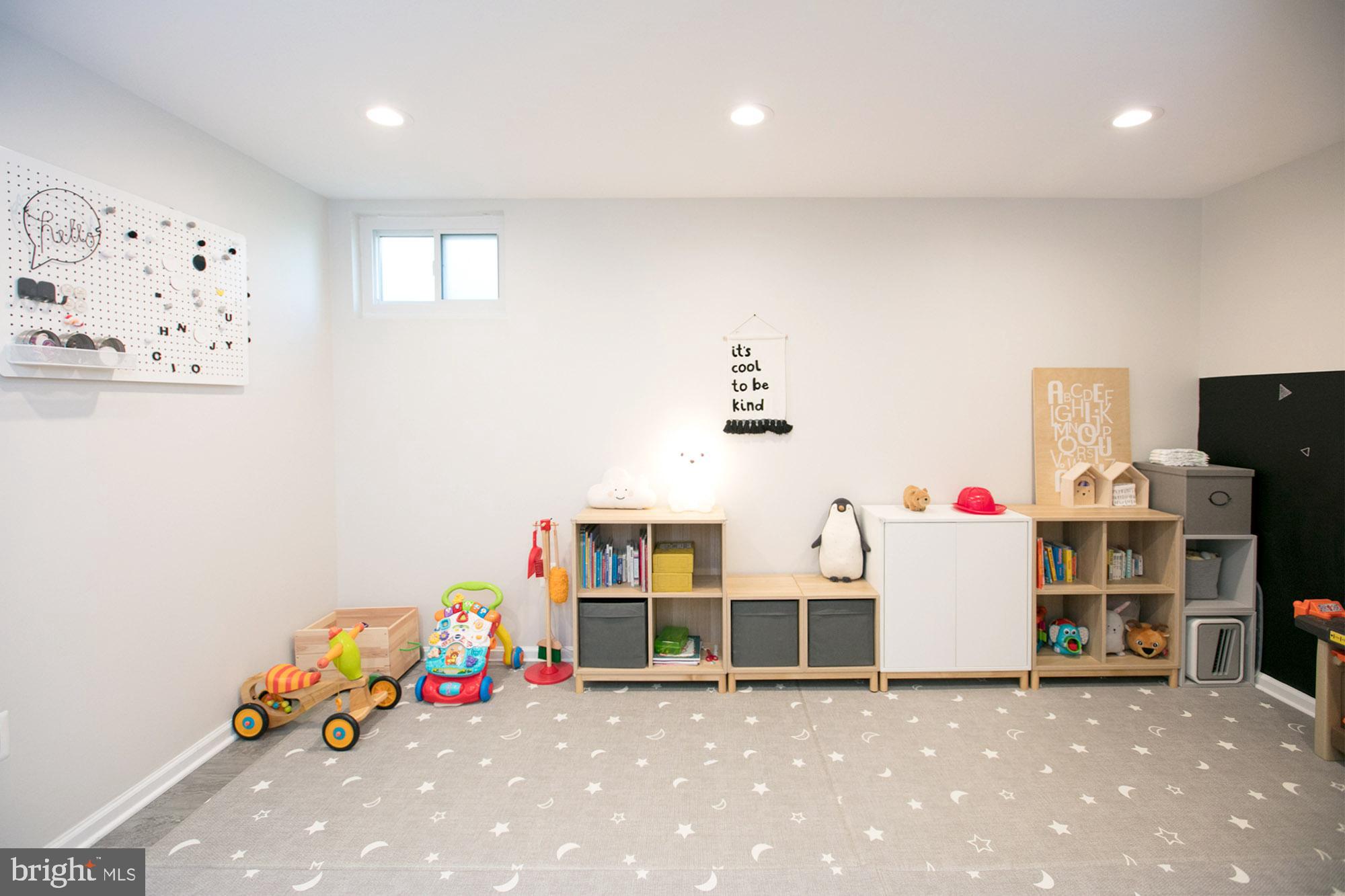 CAROLINE OAKS - Residential