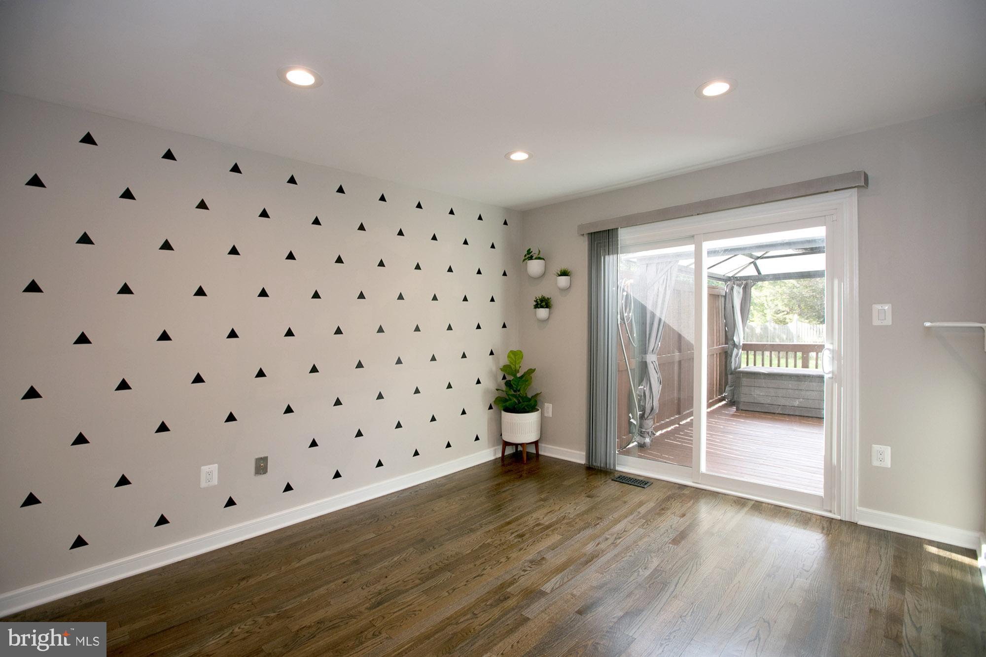 CAROLINE OAKS - Residential