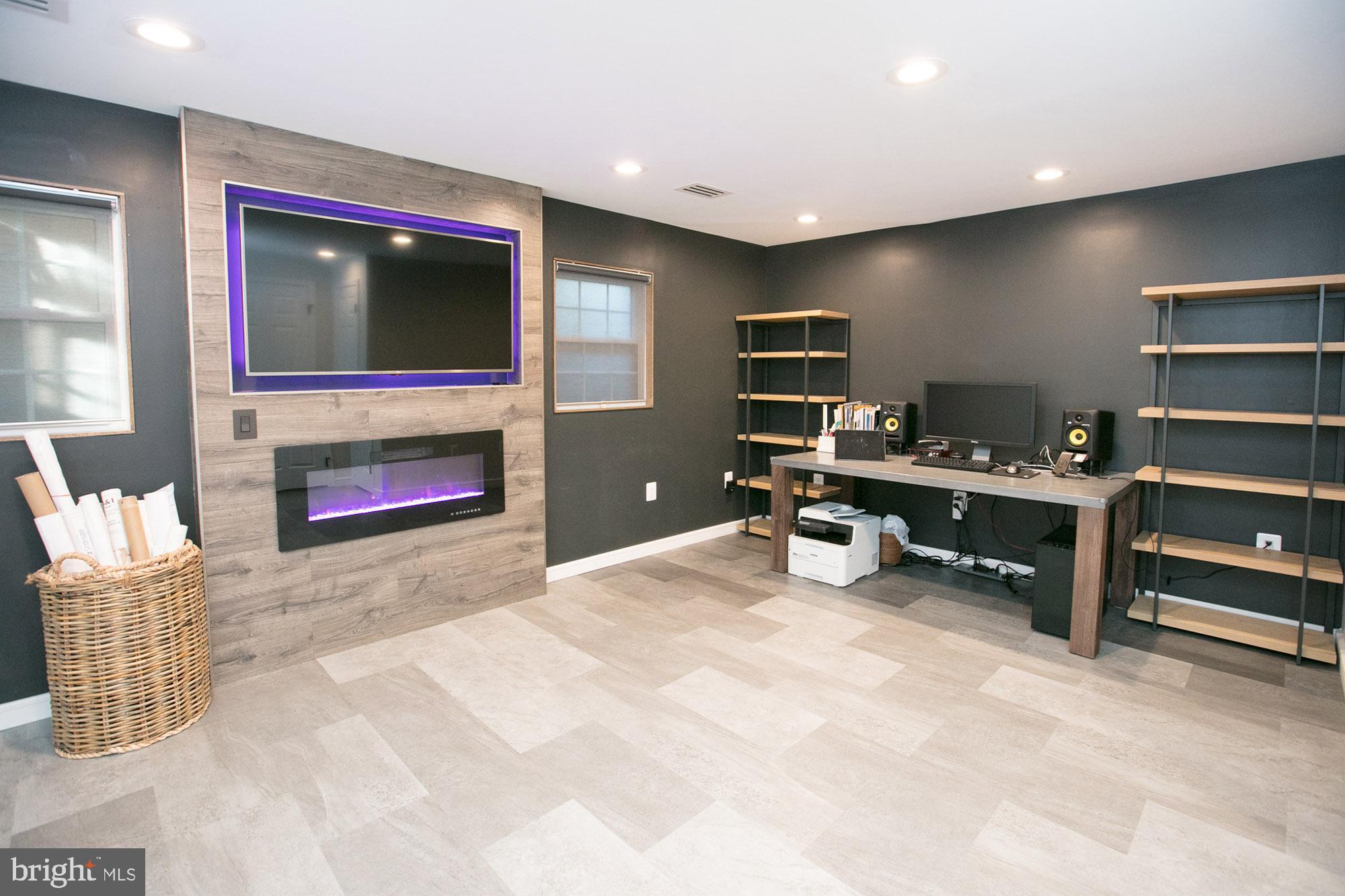 CAROLINE OAKS - Residential