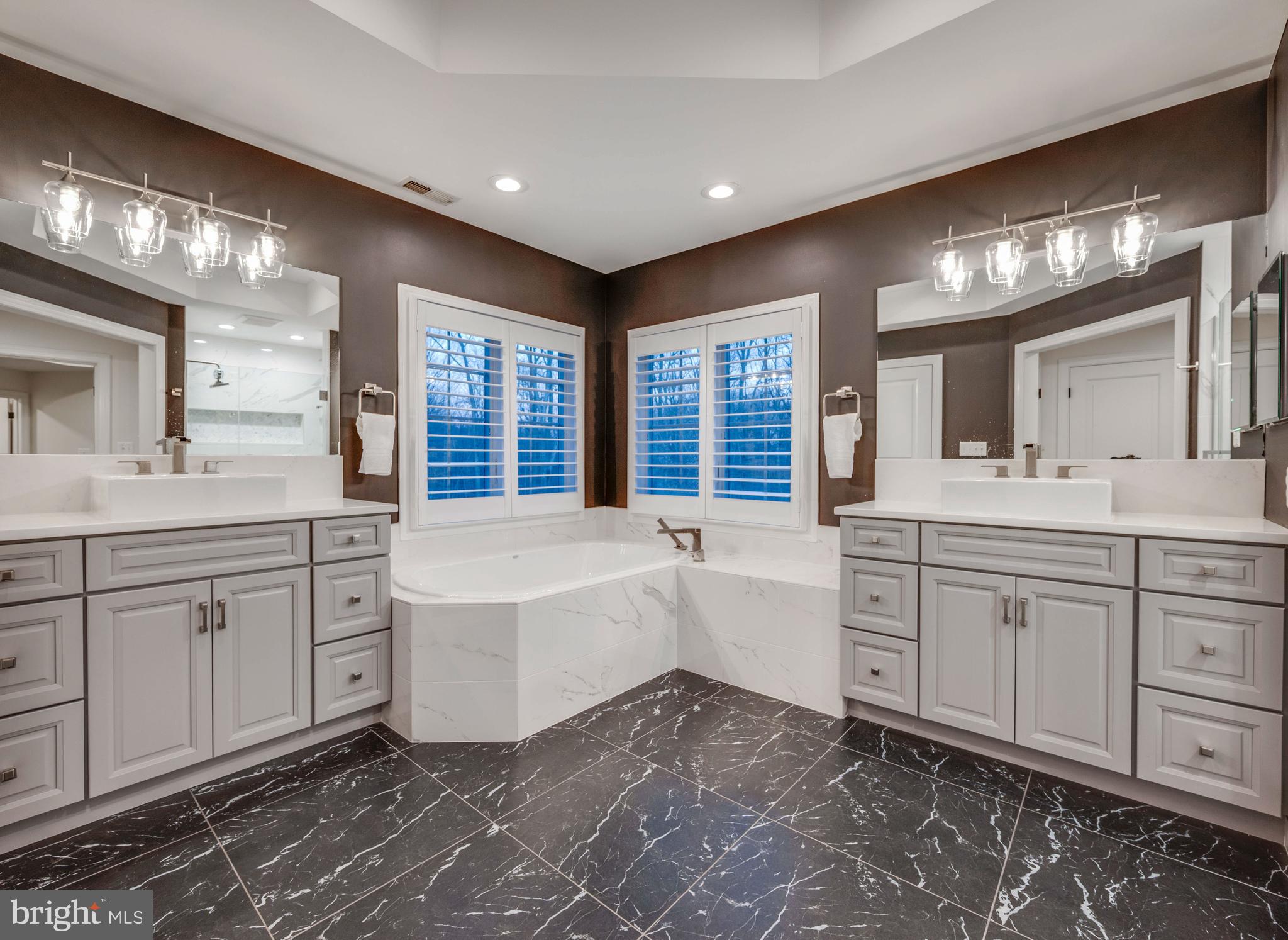 KINGSVILLE - Residential