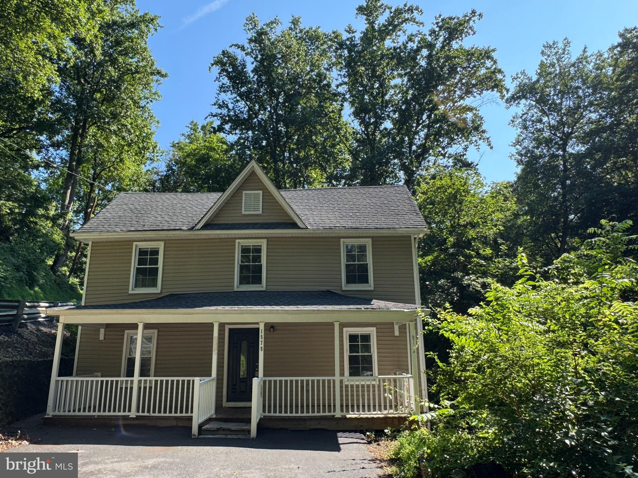 1575 GROOMS LANE