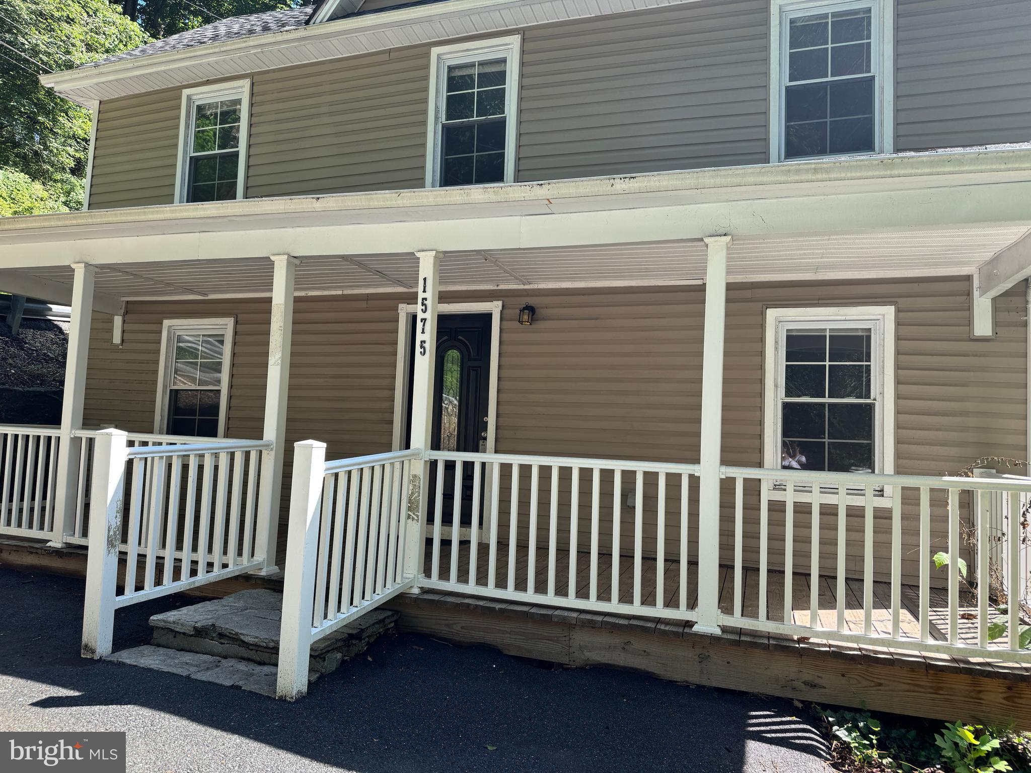 1575 GROOMS LANE