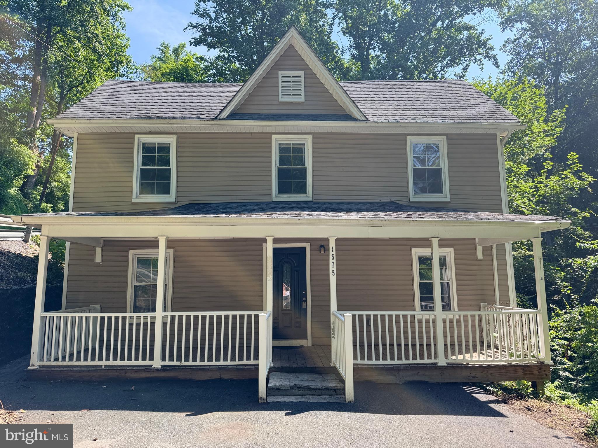 1575 GROOMS LANE