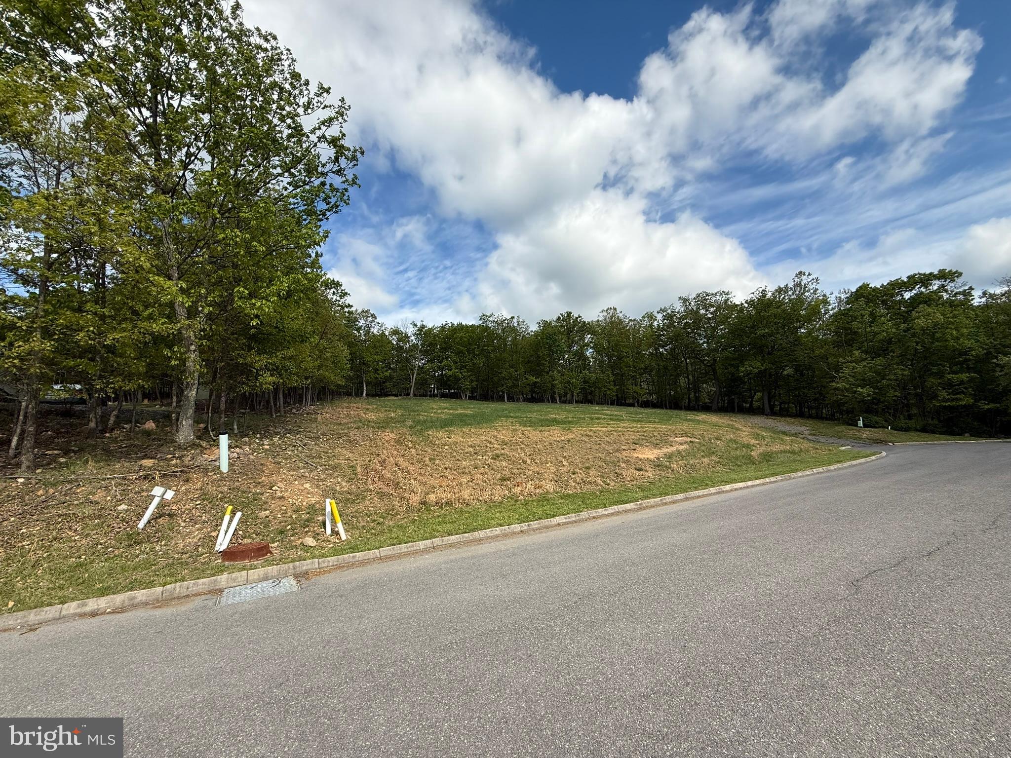 THE POINTE ON HAYSTACK - Land