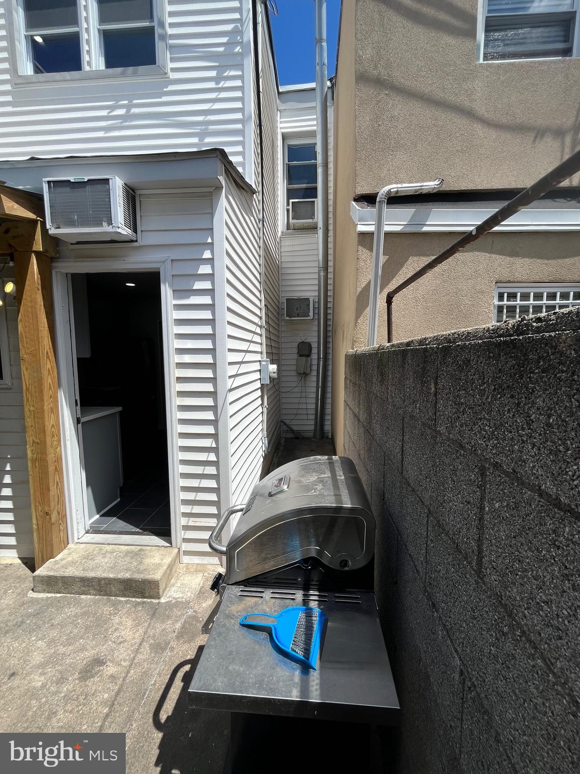 LOWER MOYAMENSING - Residential Lease