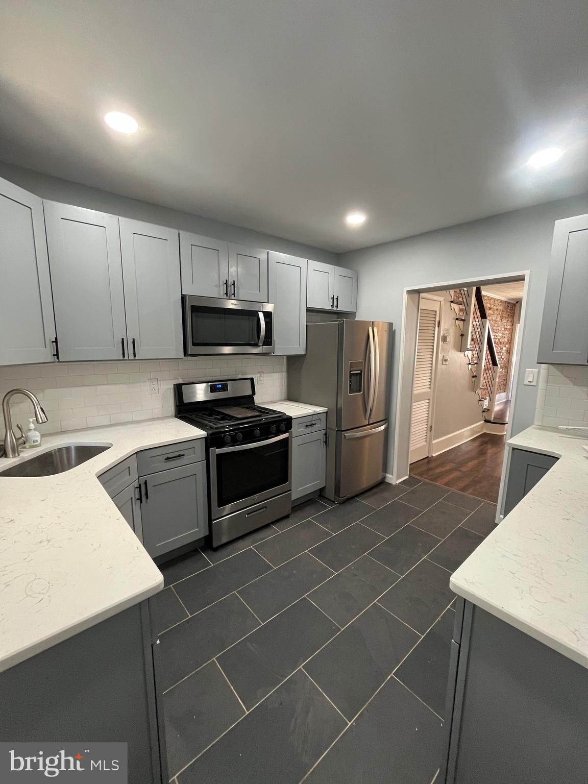 LOWER MOYAMENSING - Residential Lease