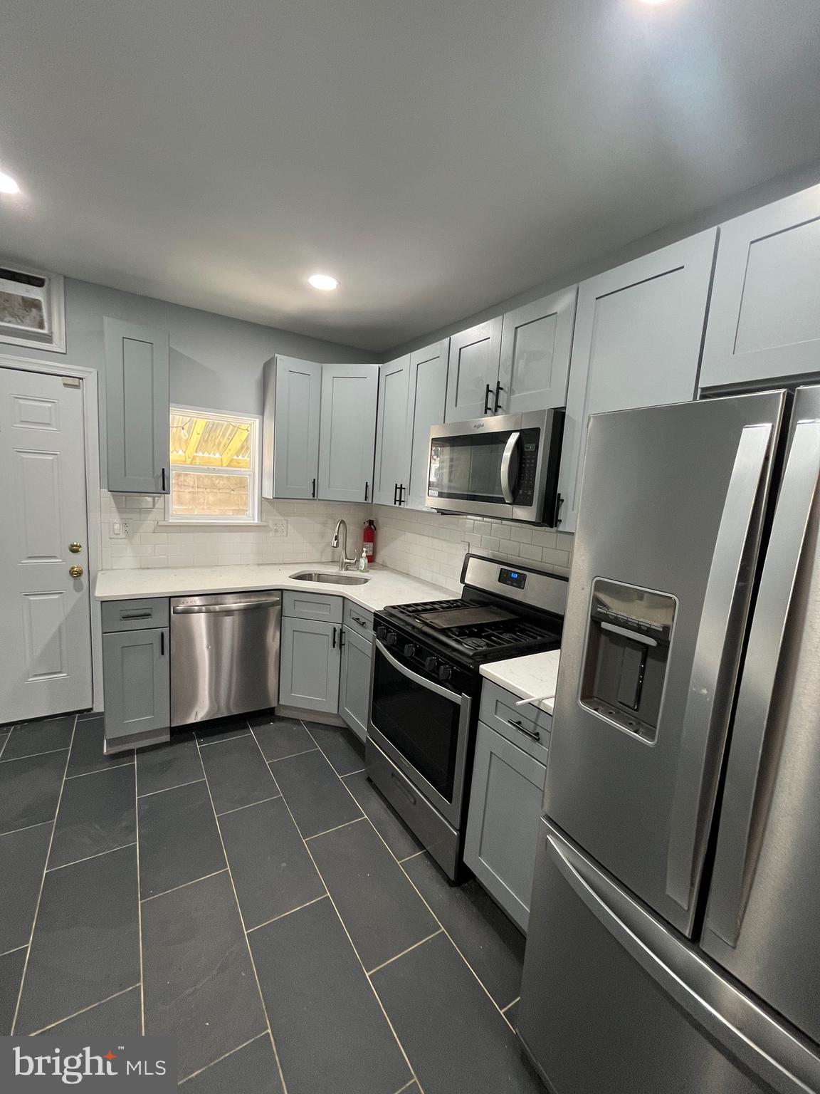 LOWER MOYAMENSING - Residential Lease