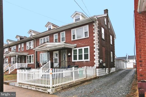 Townhouse For Sale - 1127 Willow Street<br/> LEBANON, PA 17046