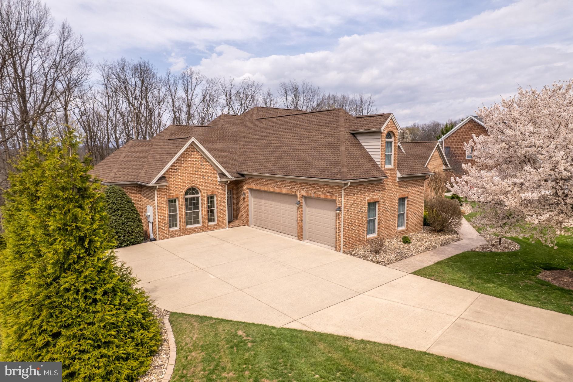 2368 CASTLEGREEN DRIVE