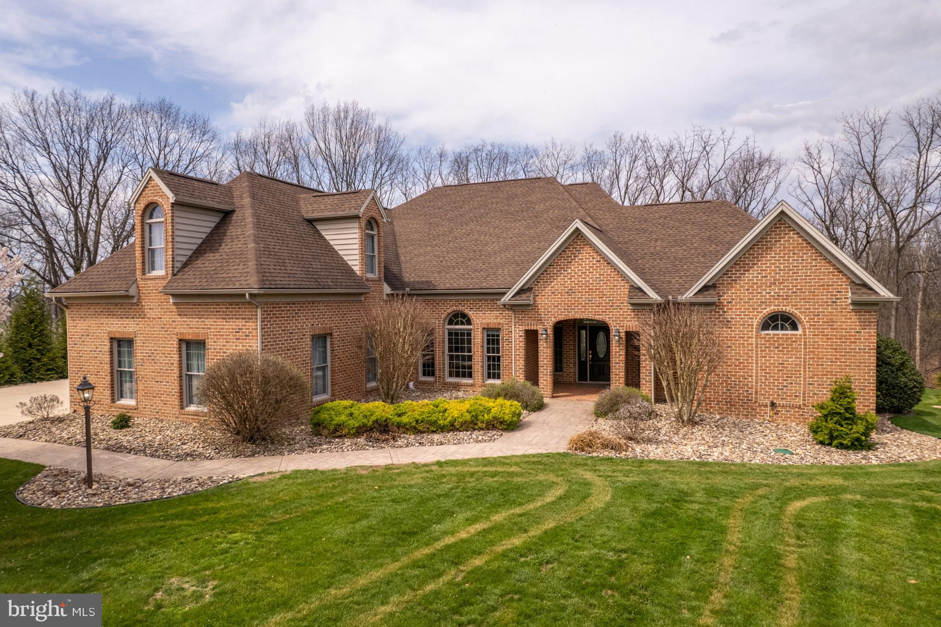 2368 CASTLEGREEN DRIVE