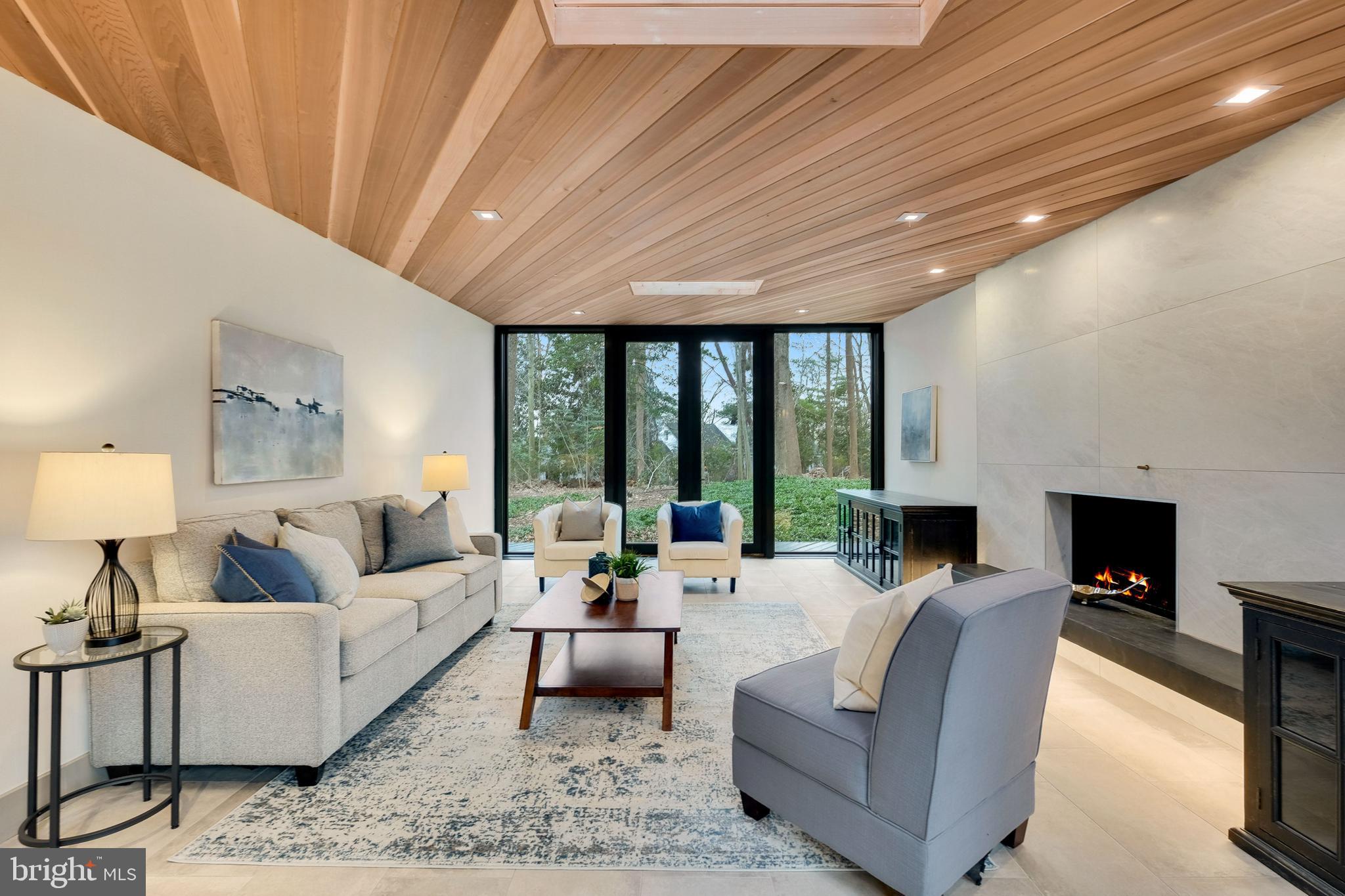 POTOMAC OUTSIDE - Residential