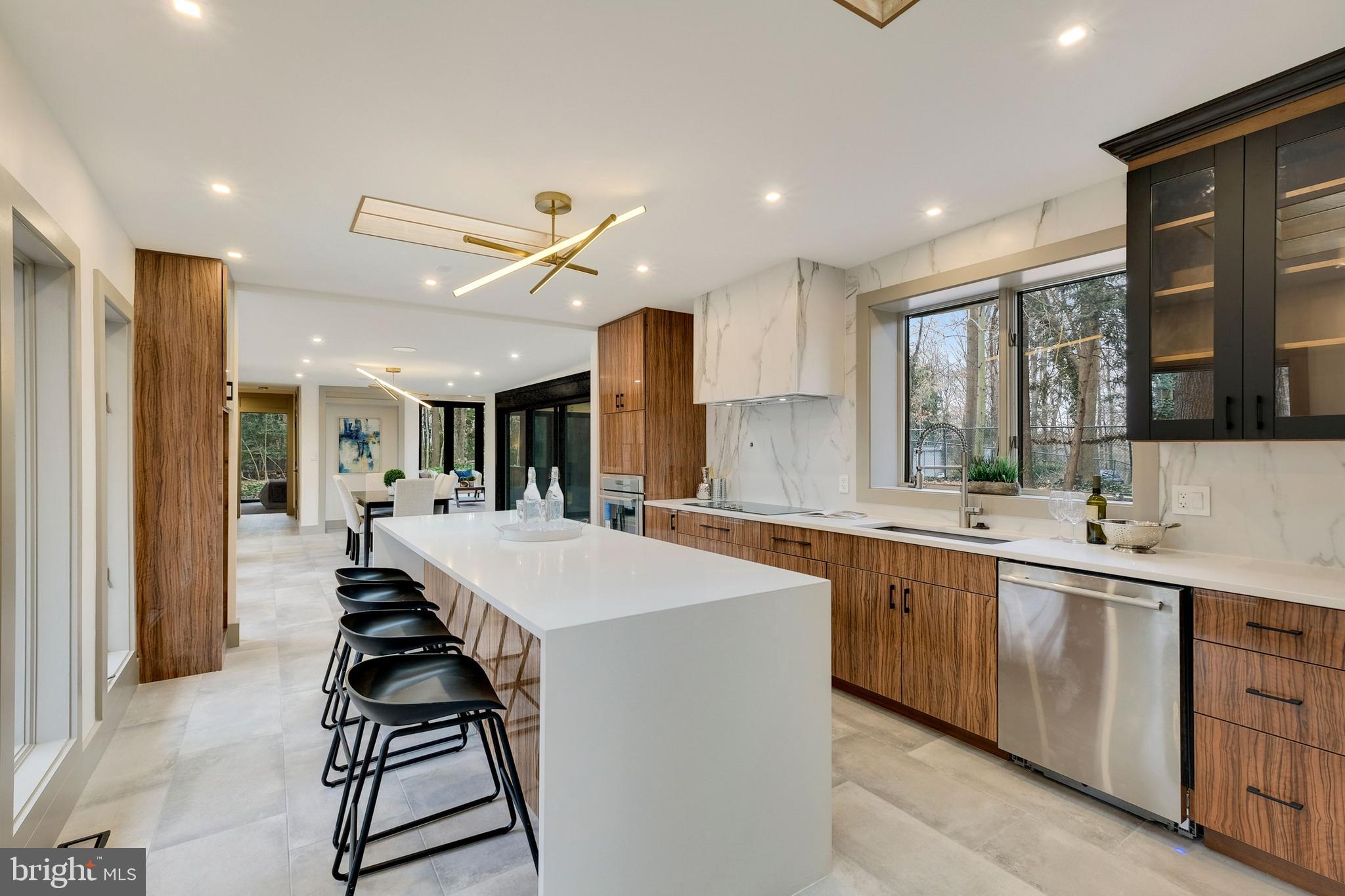 POTOMAC OUTSIDE - Residential