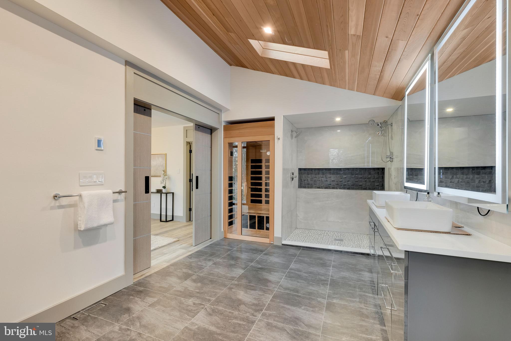 POTOMAC OUTSIDE - Residential